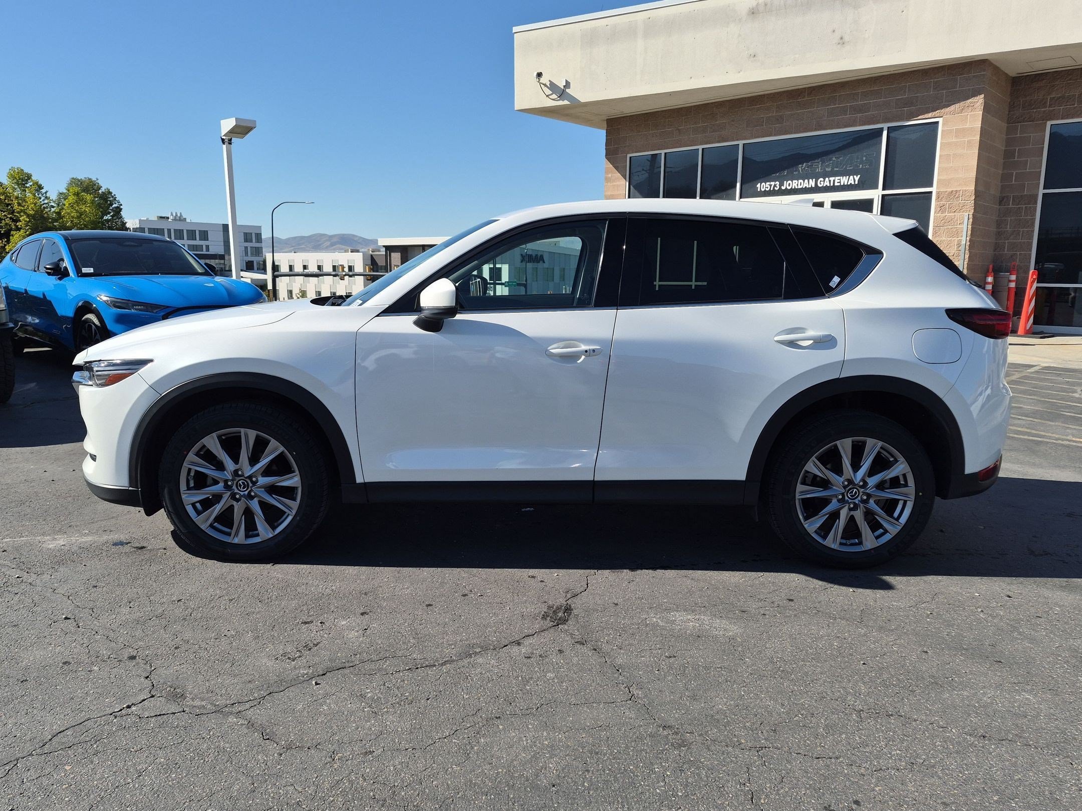 Certified Used 2019 Snowflake White Pearl Mica Mazda Grand Touring image 3