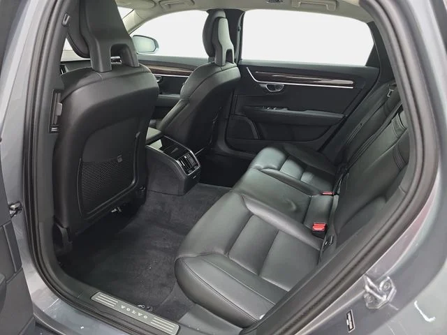 Used 2018 Gray Volvo T5 Momentum image 12