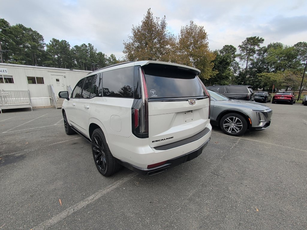 Used 2021 CRYSTAL WHITE TRICOAT Cadillac Sport Platinum image 5