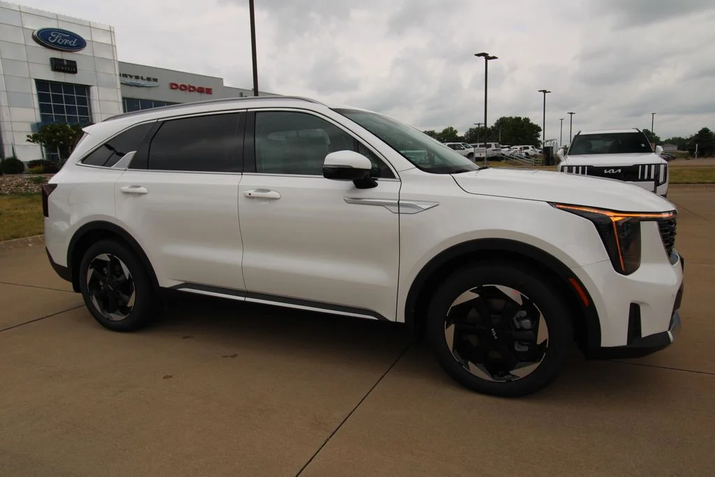 New 2026 Snow White Pearl Kia EX image 3