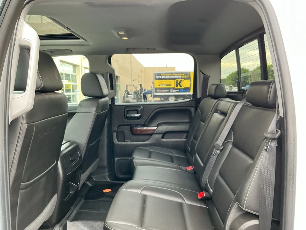 Used 2018 White GMC SLT image 22