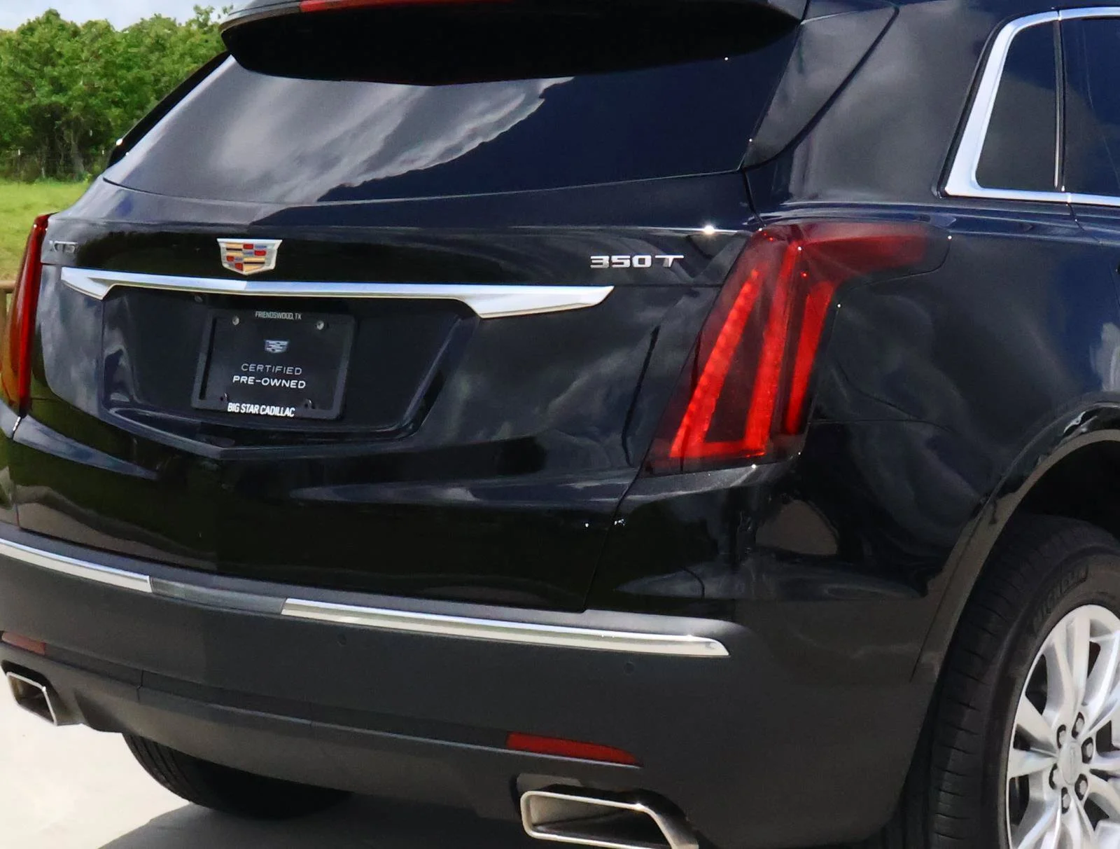 Used 2025 Stellar Black Metallic Cadillac Luxury image 10