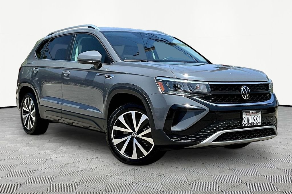 2023 Volkswagen Taos 1.5T SE's photo