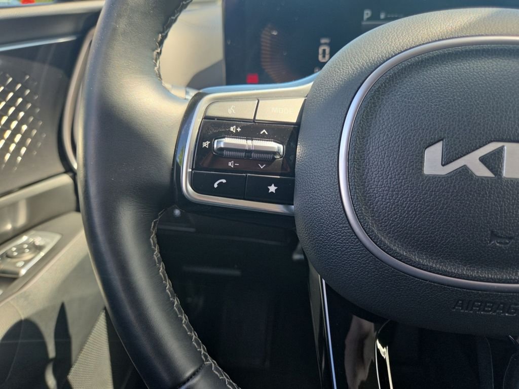 Used 2025 White Kia X-Line EX image 23