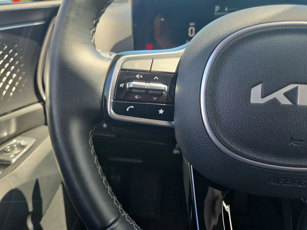 Used 2025 White Kia X-Line EX image 23