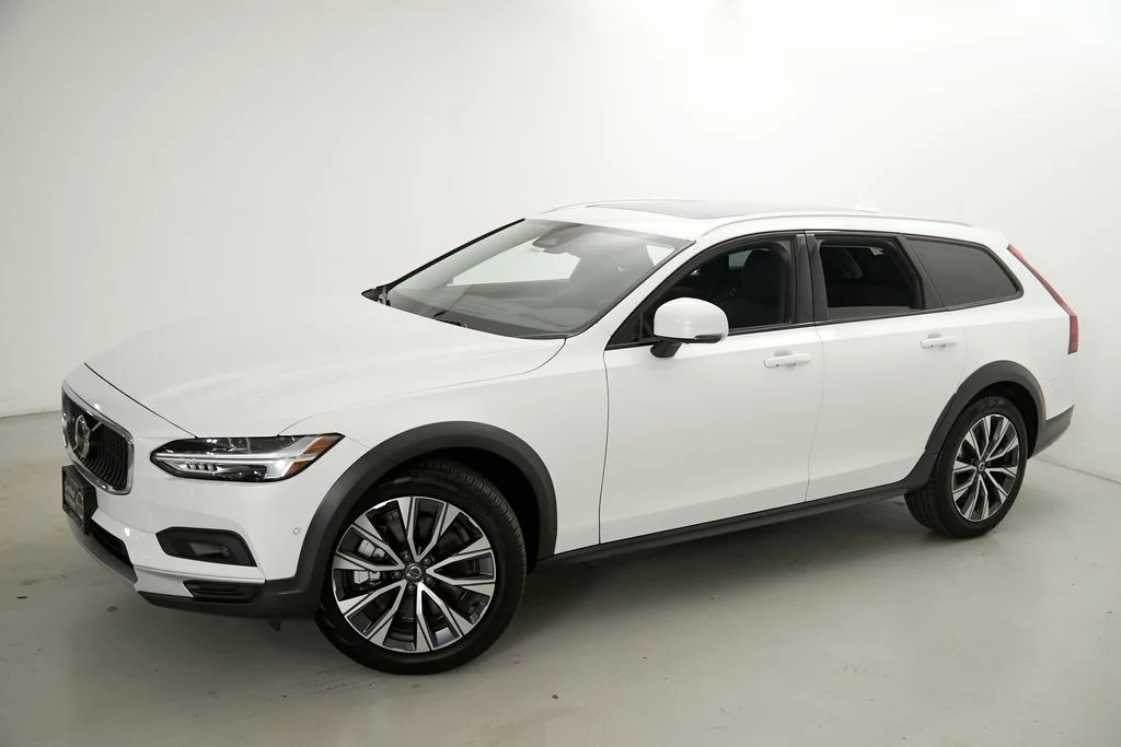 Certified Used 2025 Crystal White Volvo Plus image 3