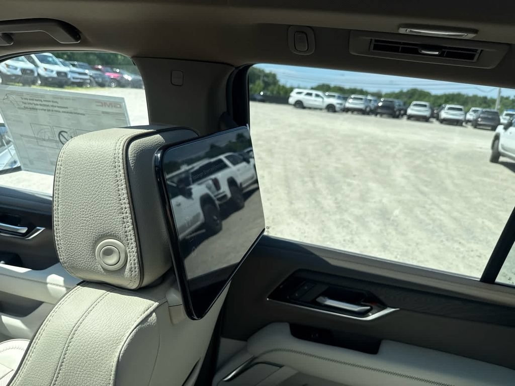 2026 GMC Yukon Denali - Photo 24