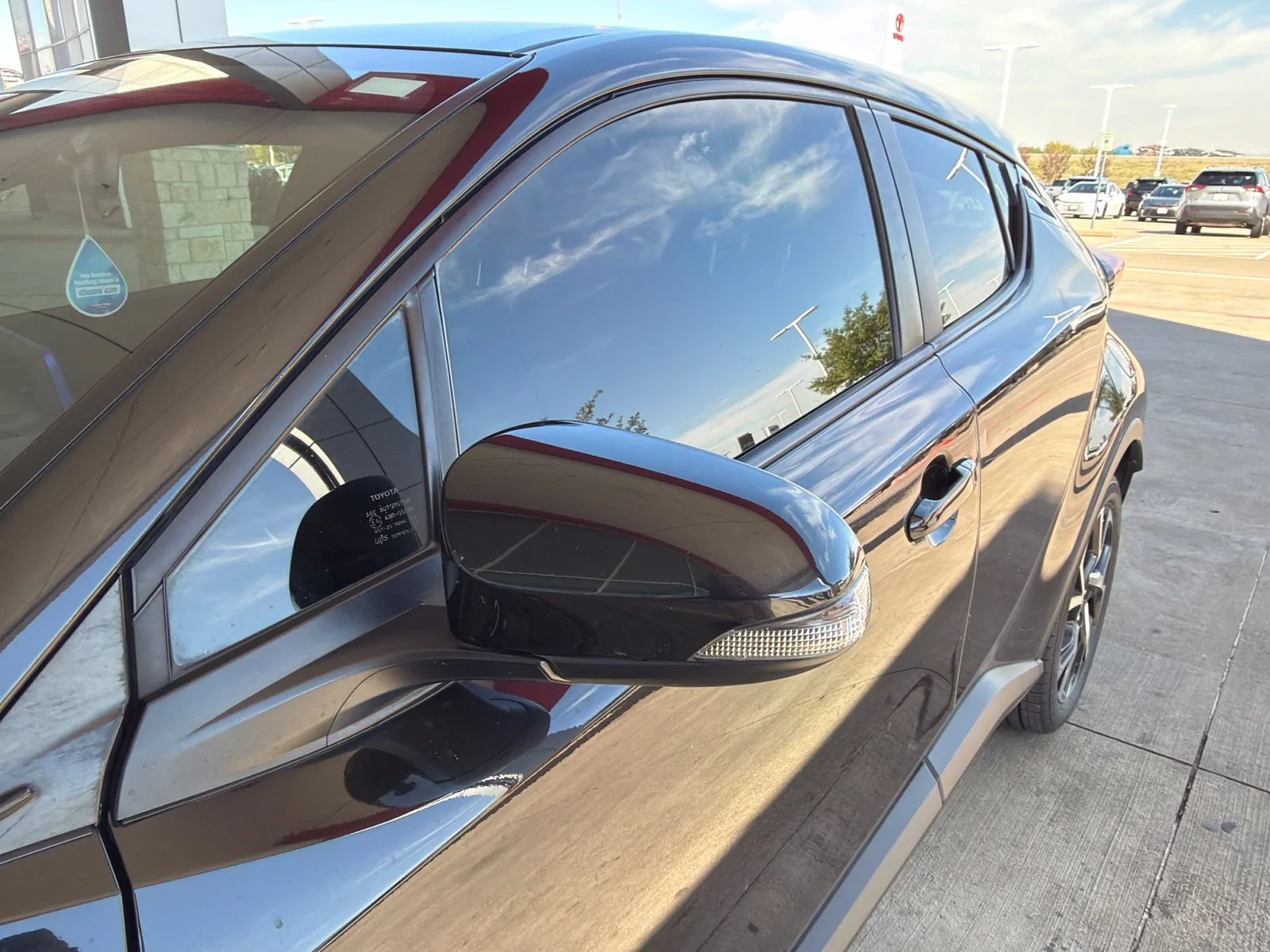 Used 2021  Toyota LE image 4