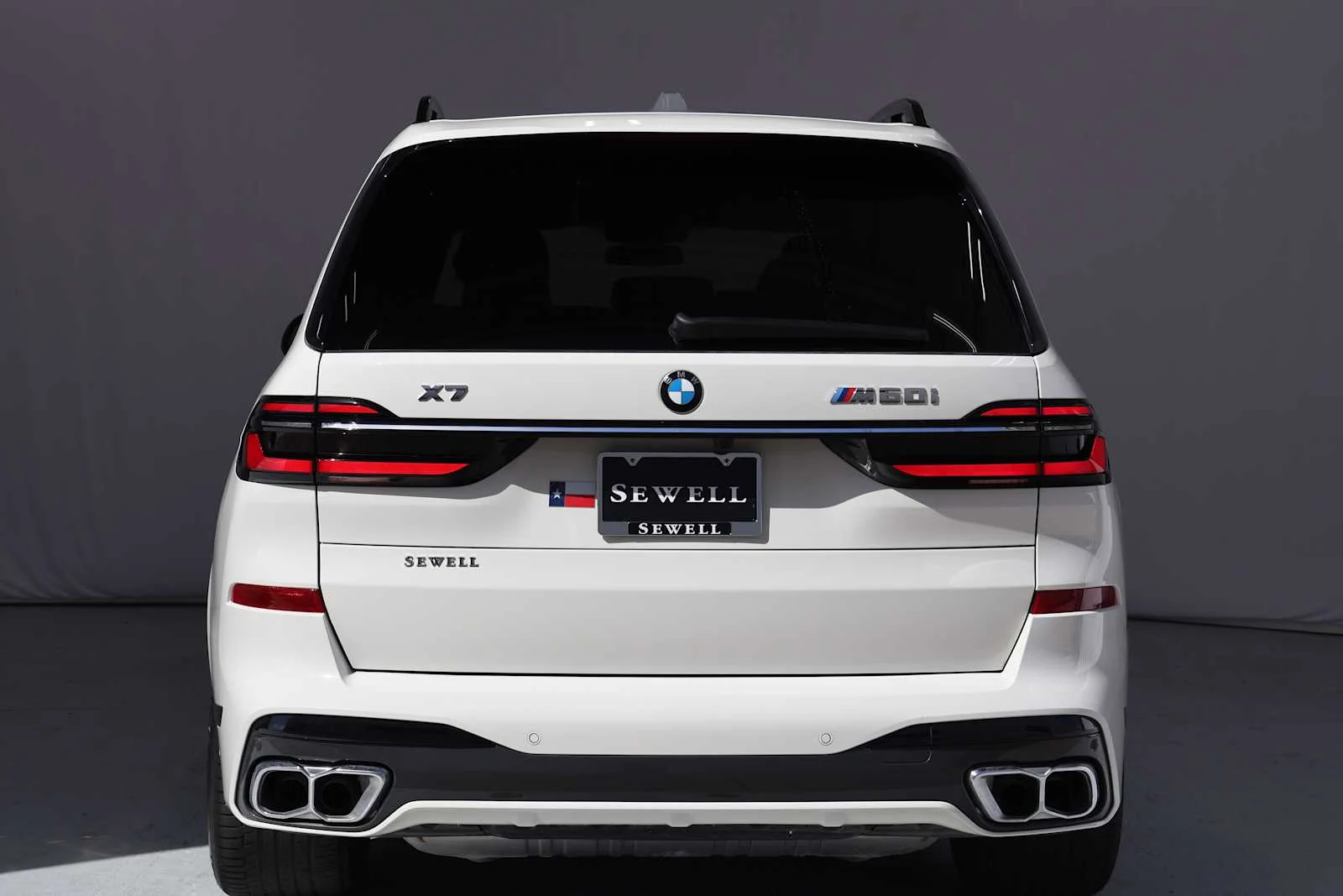 Used 2025 Alpine White BMW M60i image 8