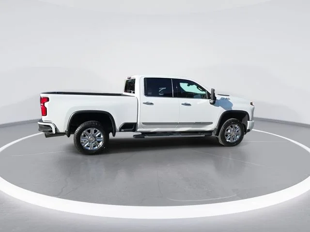 Used 2024 White Chevrolet High Country image 9
