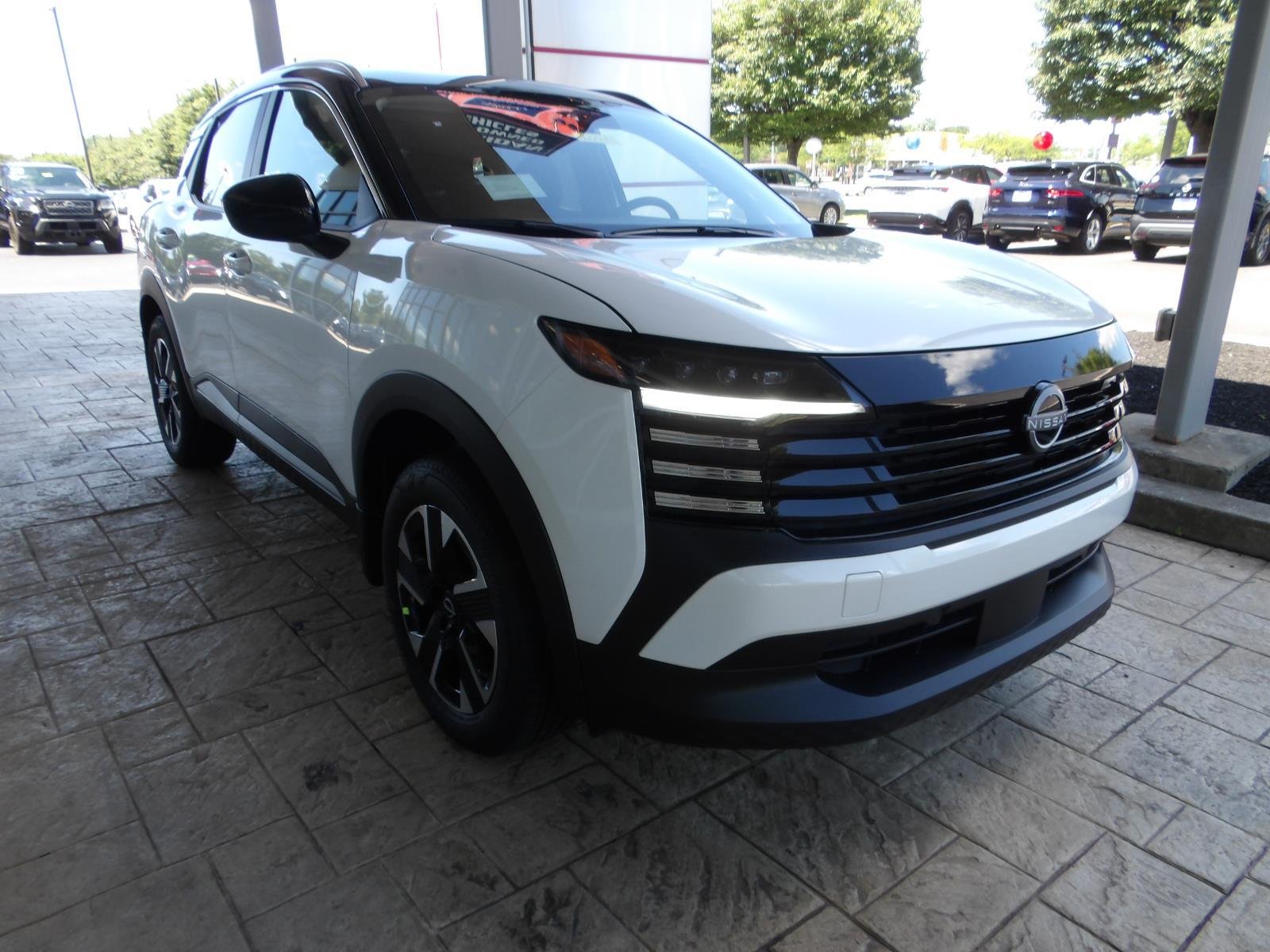 New 2026 Aspen White TriCoat / Super Black Two-tone Nissan SV image 3