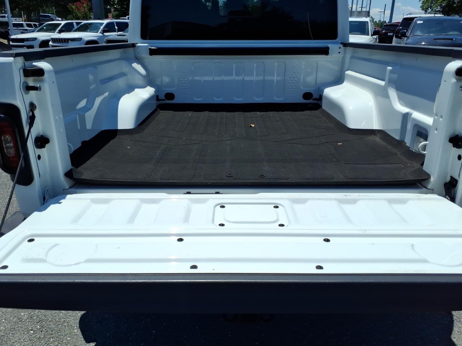 Used 2021 Bright White Clearcoat Jeep Mojave image 32
