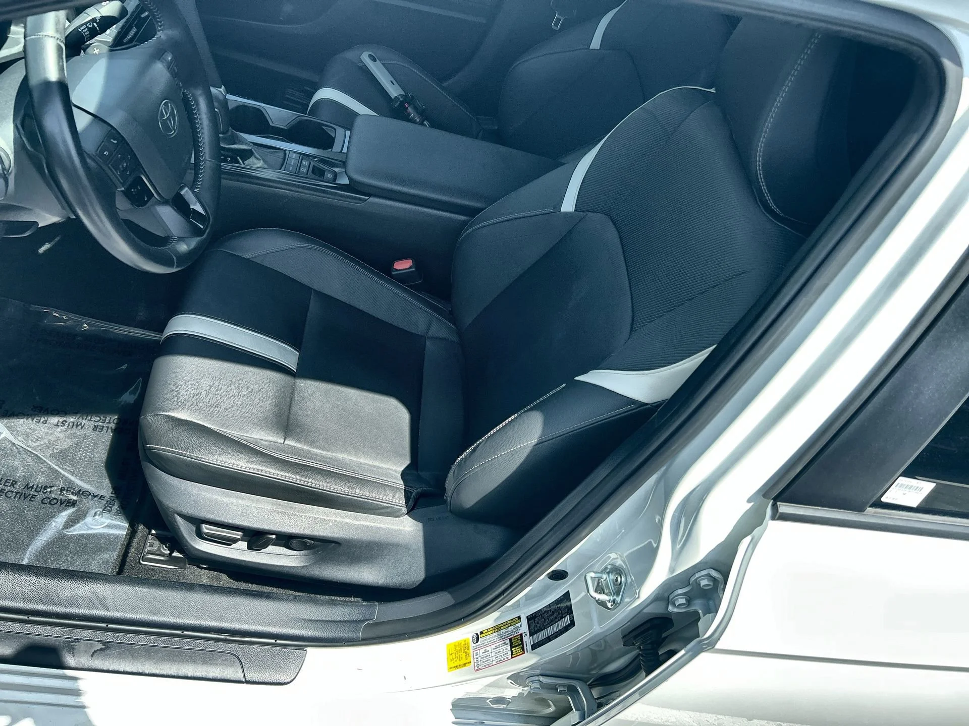 Used 2025 Ice Cap Toyota SE image 13