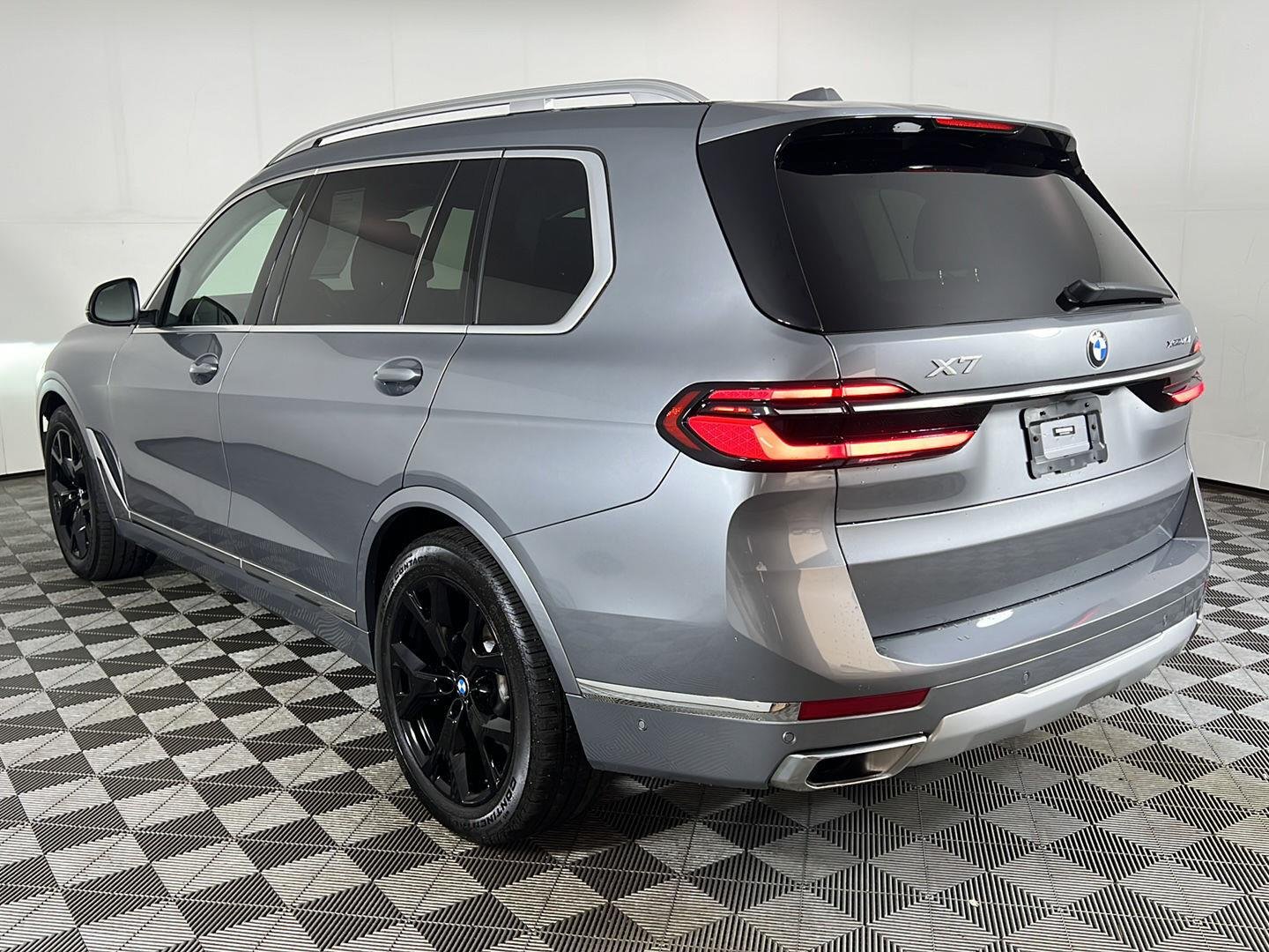 Used 2024 Skyscraper Grey Metallic BMW xDrive40i image 20