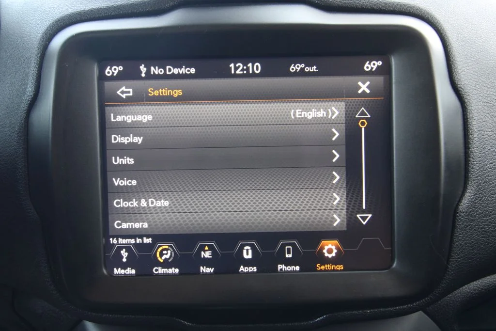 Used 2021 Black Jeep Latitude image 33