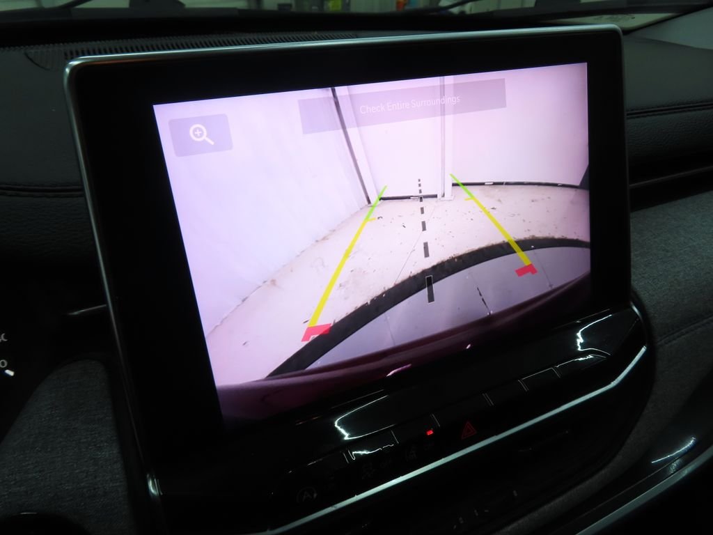 Used 2022 Red Jeep Latitude image 16