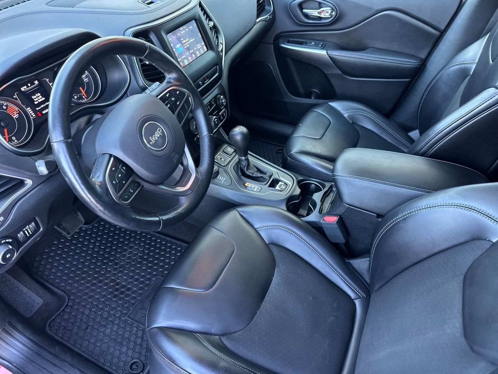 Used 2019 Velvet Red Pearlcoat Jeep Latitude Plus image 8