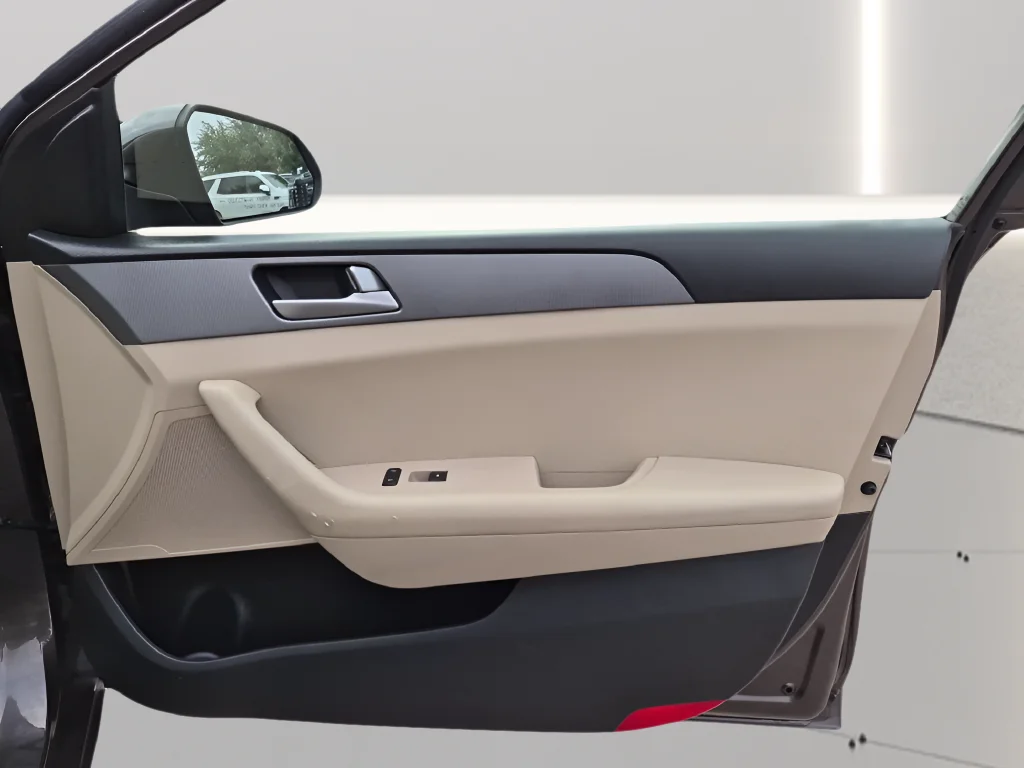 Used 2015 Brown Hyundai SE image 32