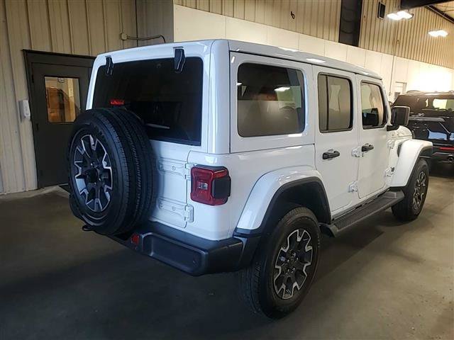 Used 2025 White Jeep Sahara image 10