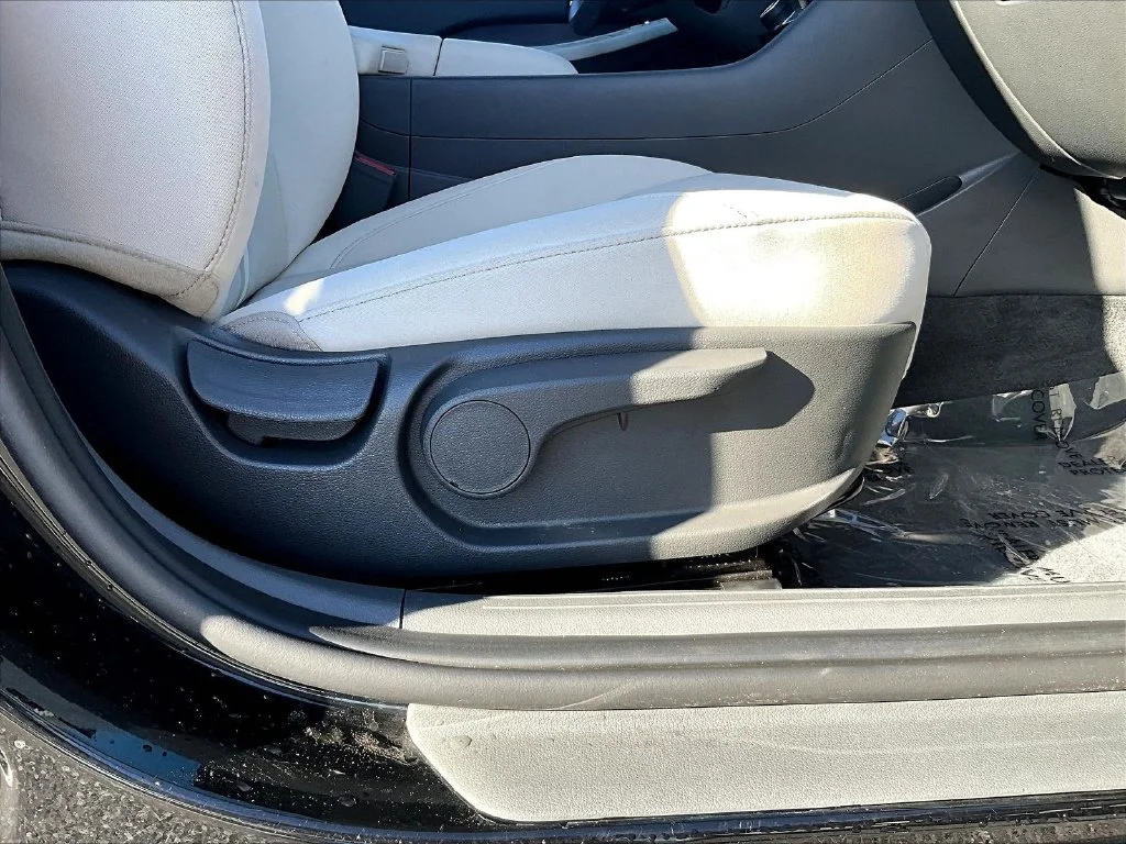 Used 2025 Black Hyundai SEL image 37