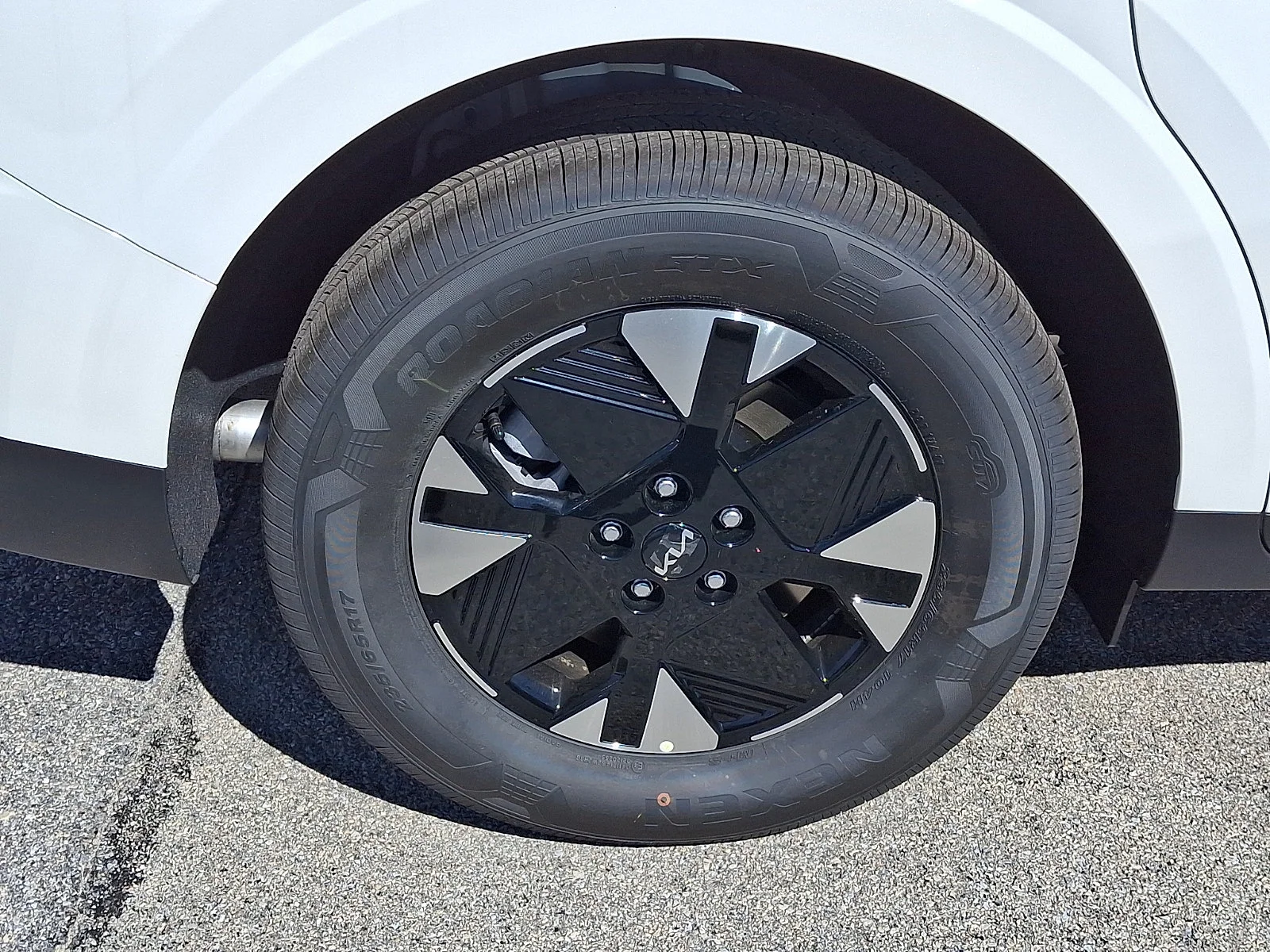 New 2027 White Kia LXS image 8