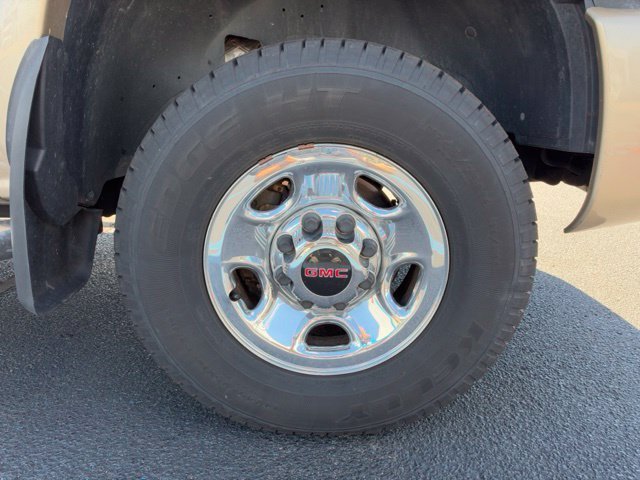 Used 2004 Beige GMC SLE image 6