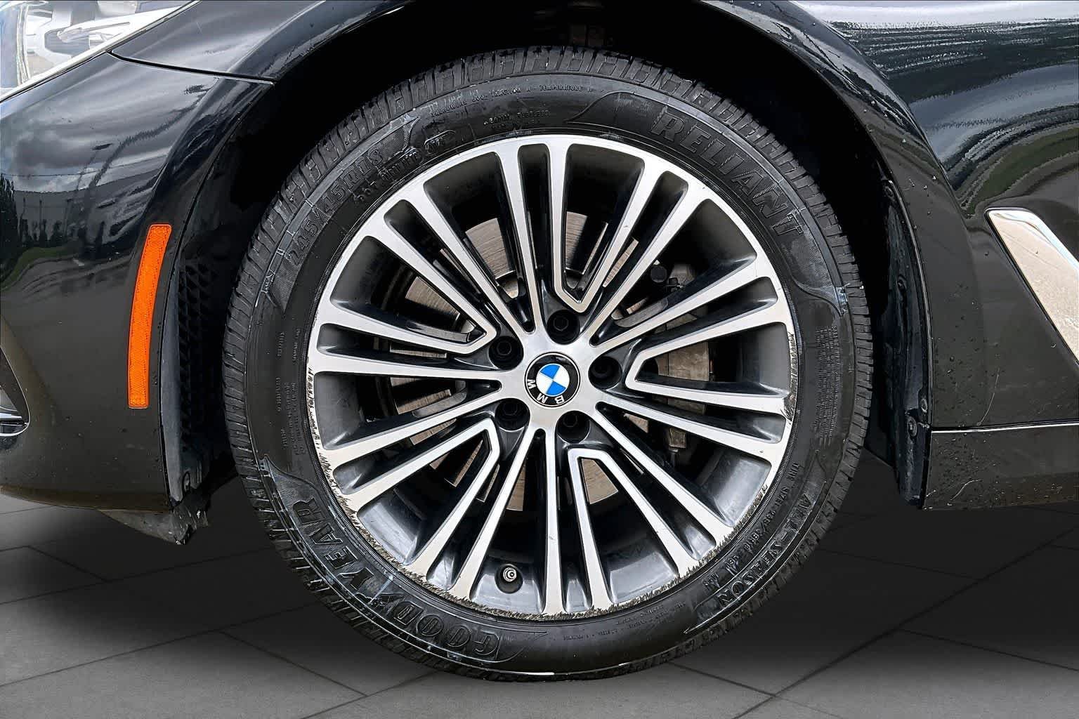 Used 2020 Black Sapphire Metallic BMW 530i image 11