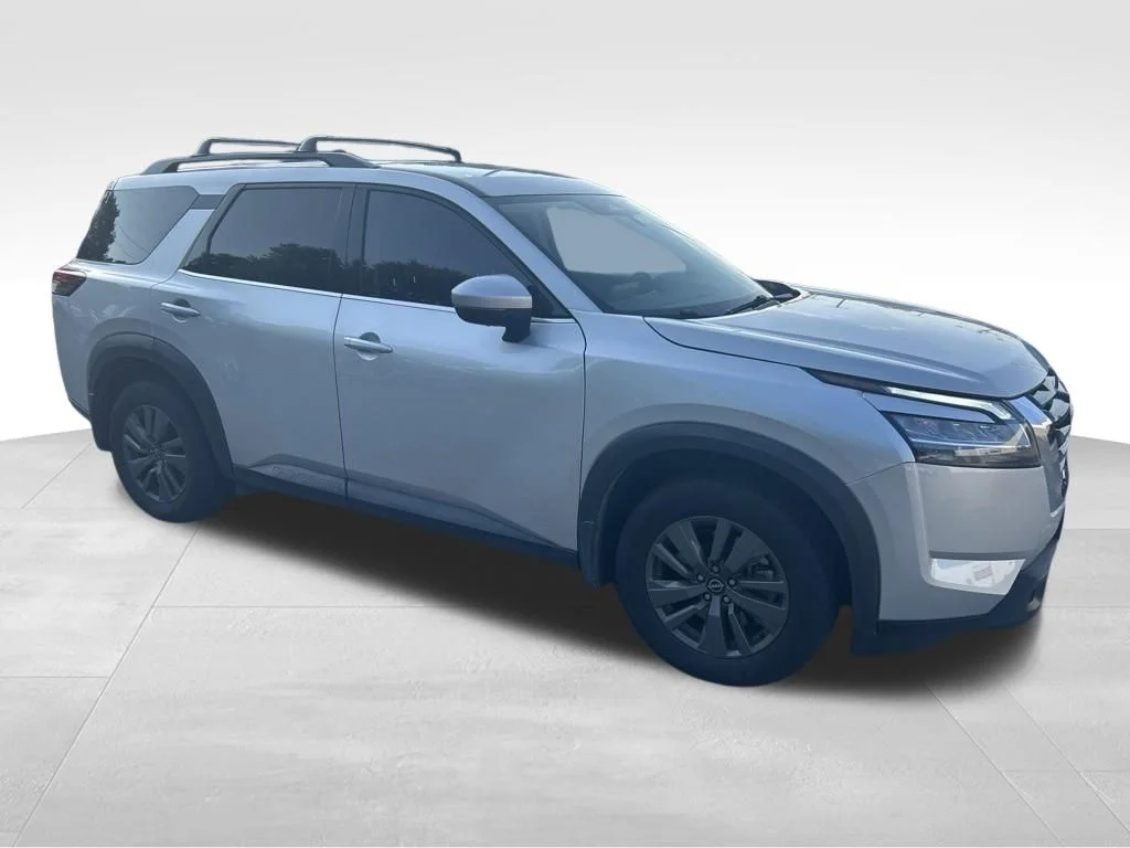 Used 2023 Silver Nissan SV image 7