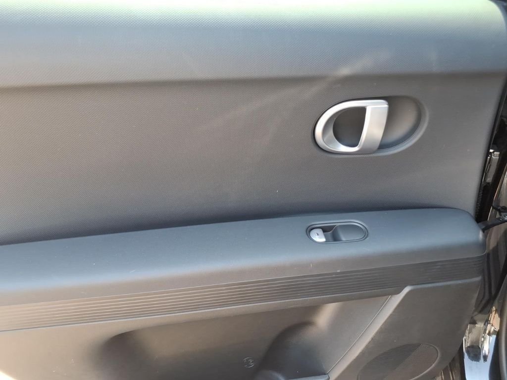 Certified Used 2023 Black Hyundai SE image 10