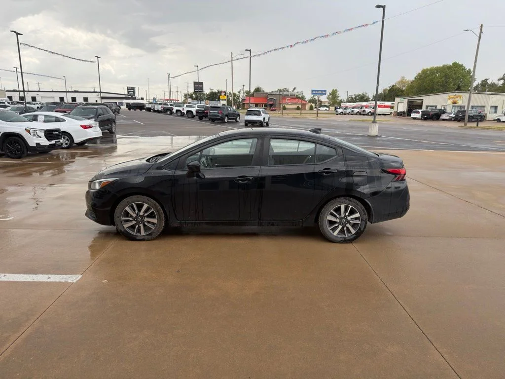 Used 2021 Black Nissan 1.6 SV image 7