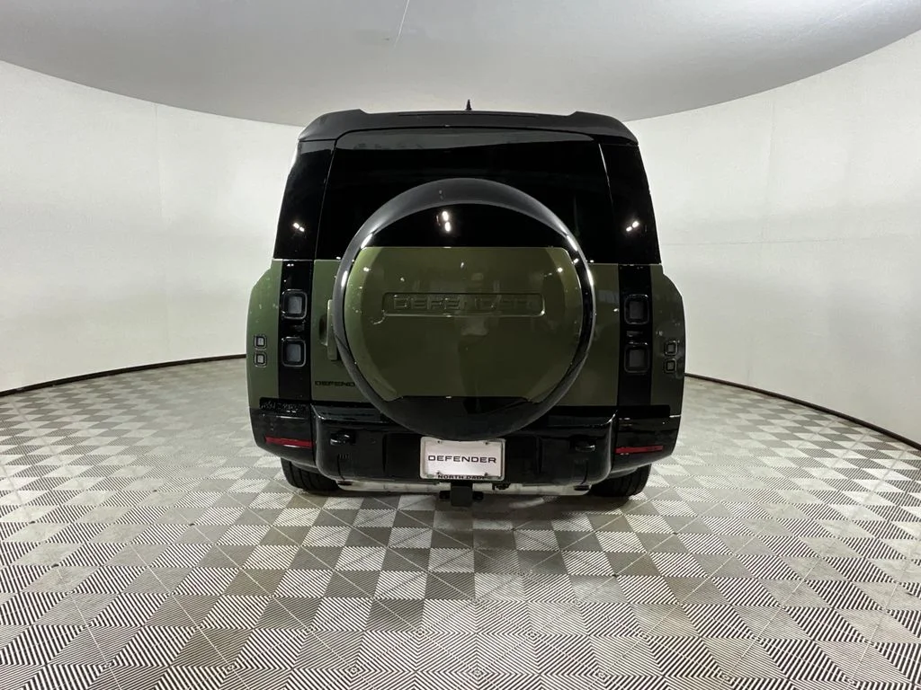 New 2026 Woolstone Green Land Rover X-Dynamic SE image 7