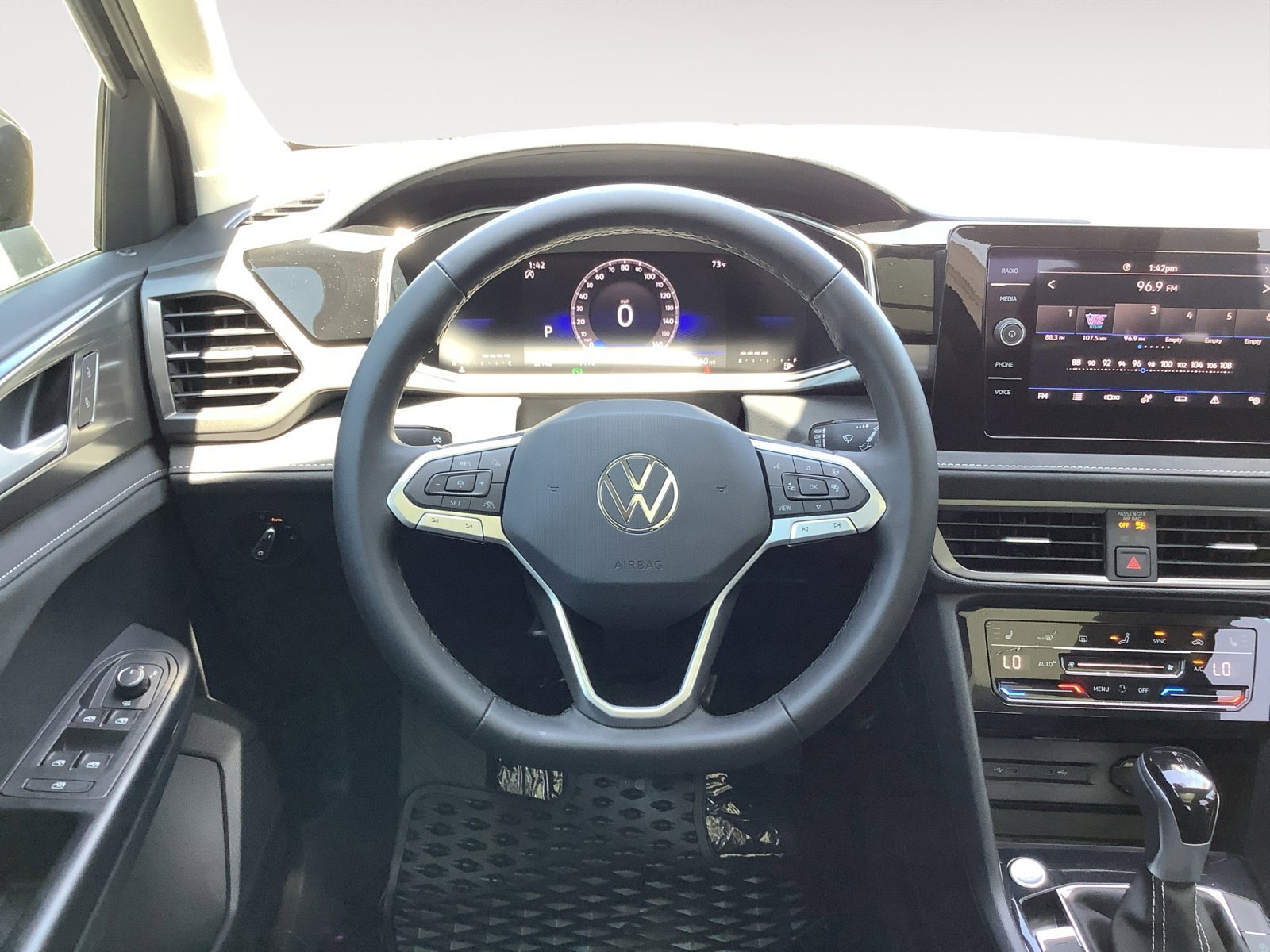 2026 Volkswagen Taos SE Black - Photo 15