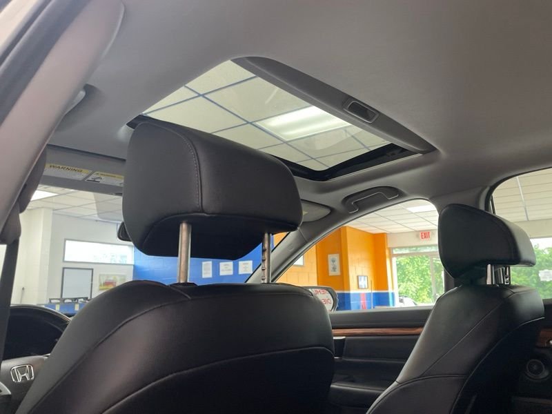 Used 2021 White Honda EX-L image 19