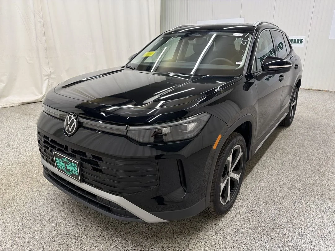 New 2026 Deep Black Pearl Volkswagen SE image 4
