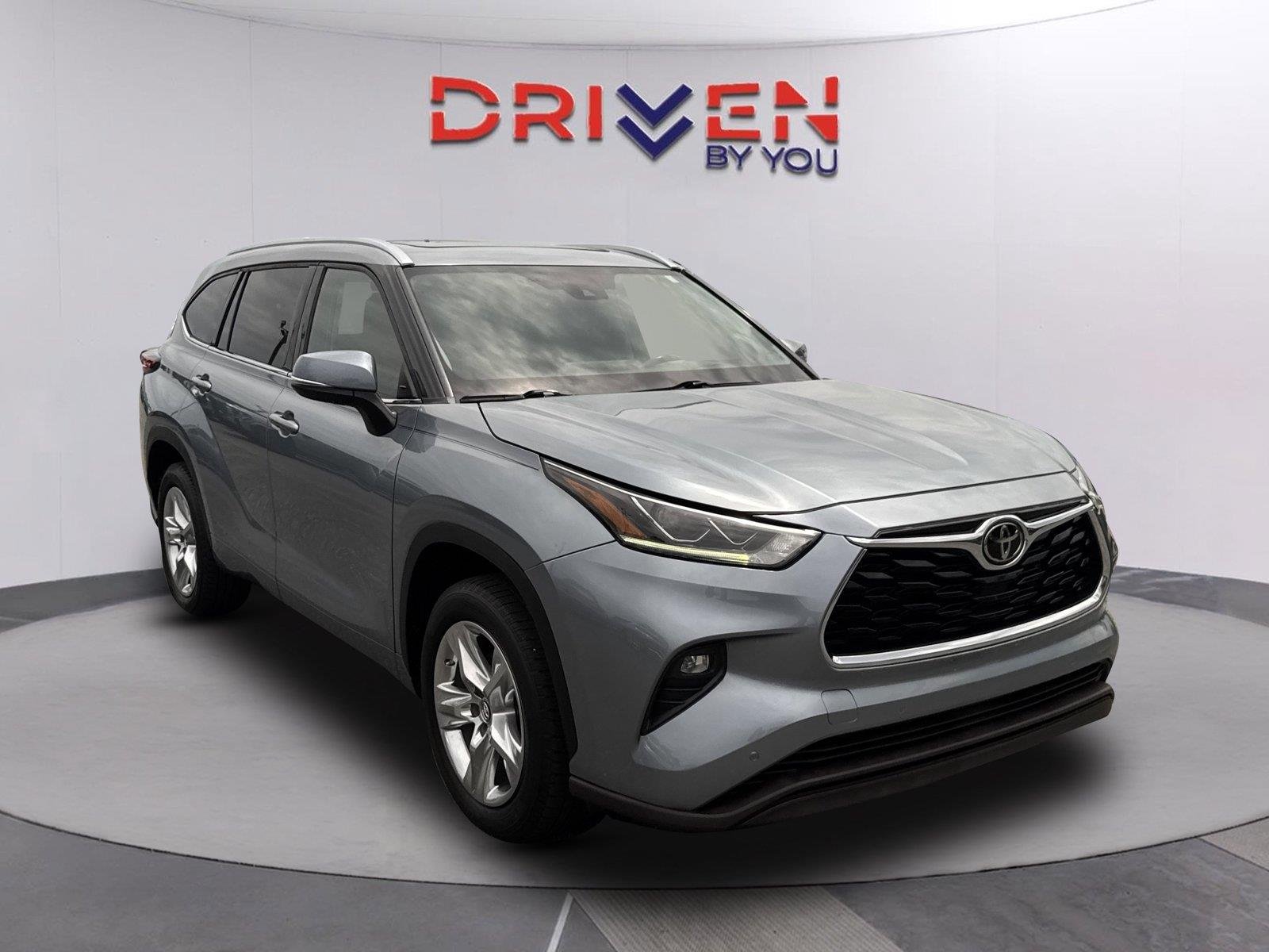 Used 2021 Moondust Toyota Limited image 2