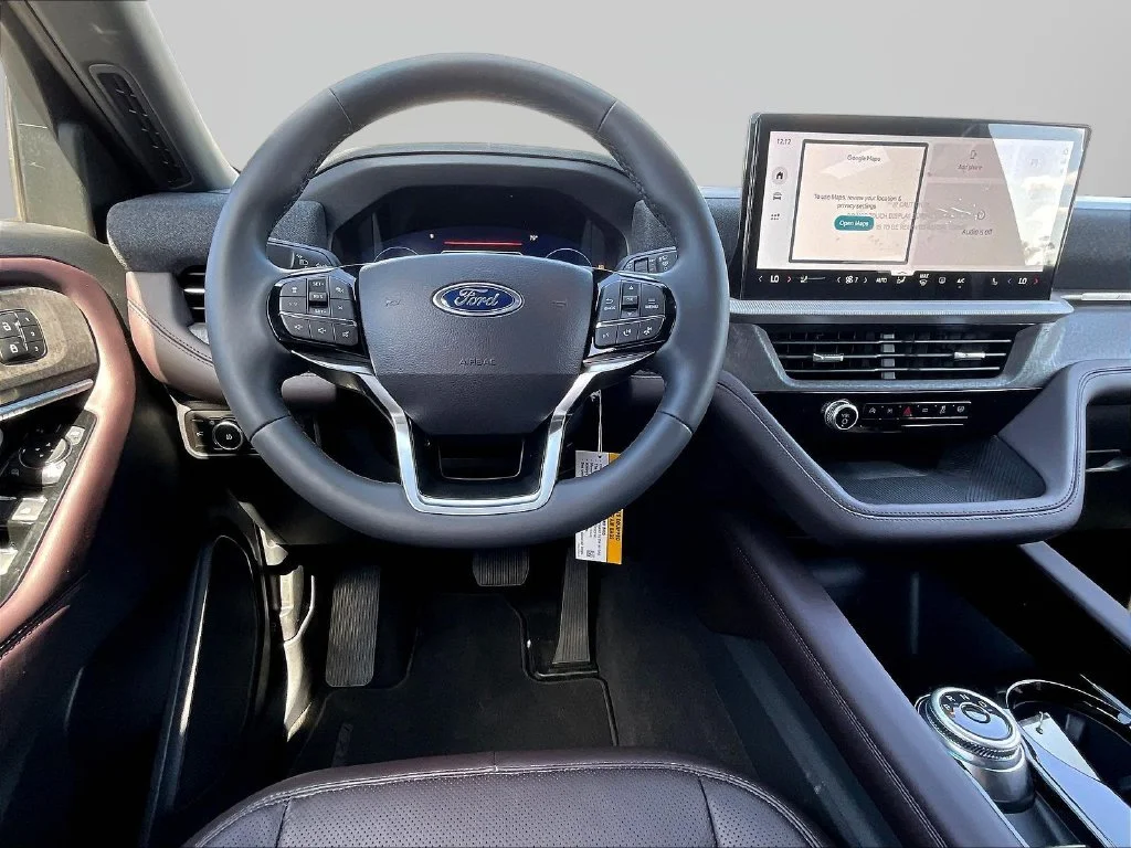 New 2026 Star White Metallic Tri-Coat Ford Platinum™ image 17