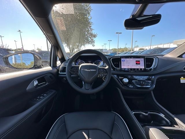 2026 Chrysler Pacifica Limited - Photo 16