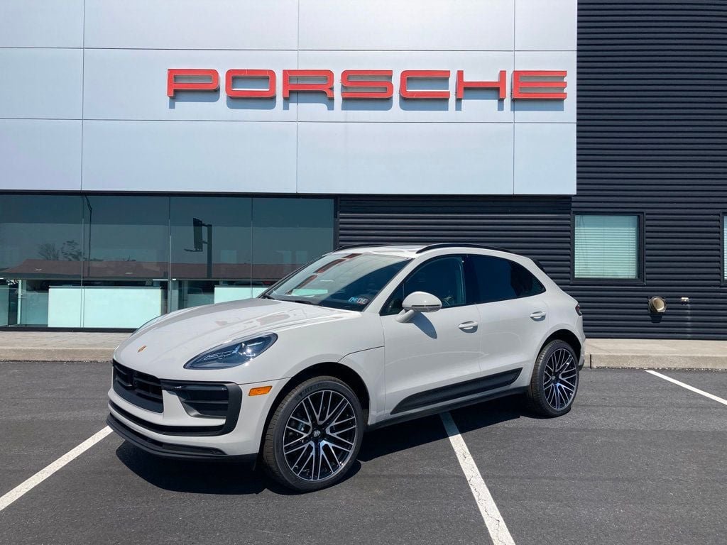 2025 Porsche Macan Base