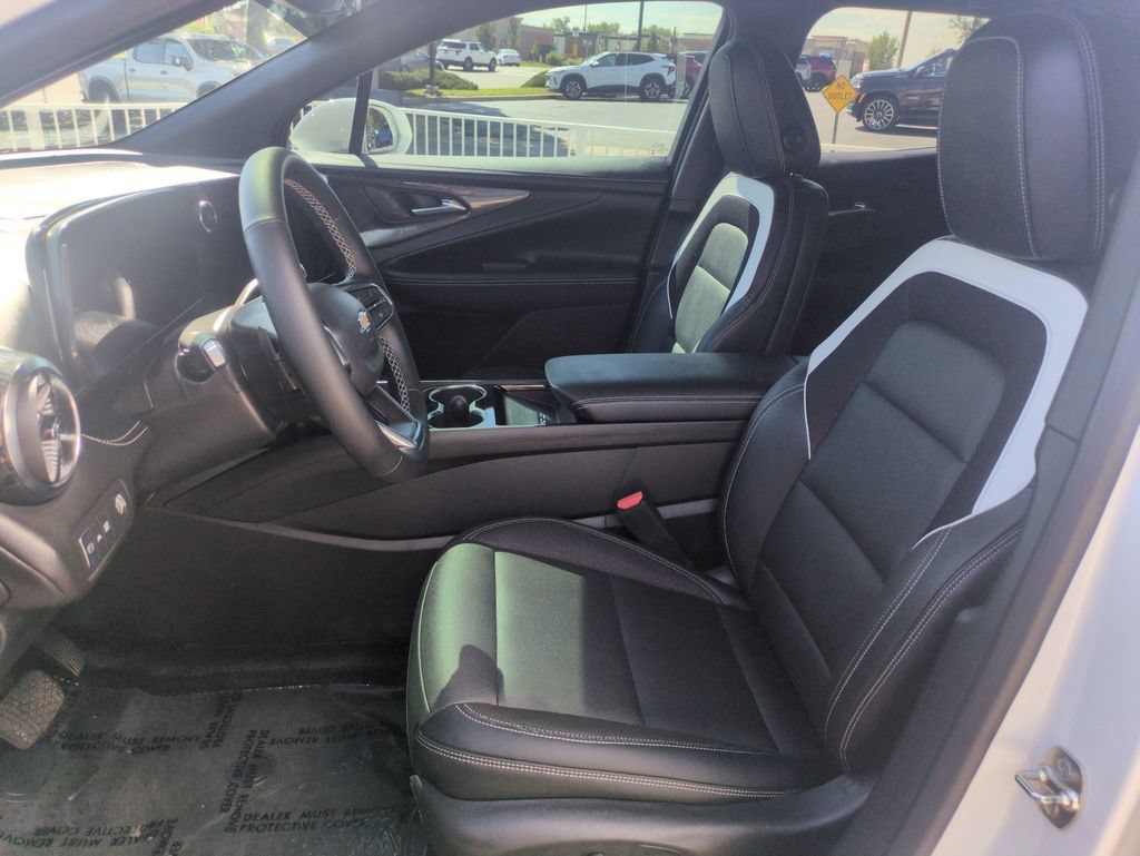 Used 2024 Summit White Chevrolet LT image 9