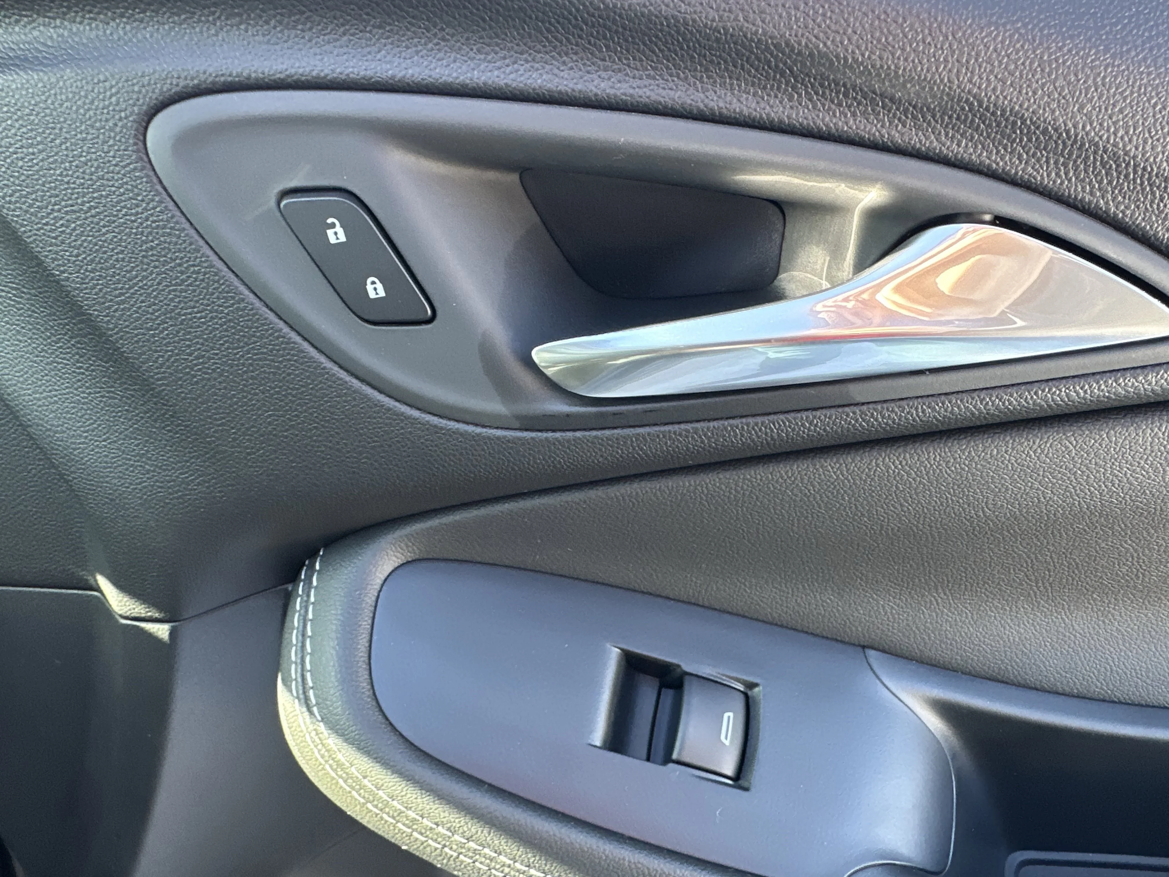 New 2026 Ebony Twilight Metallic Buick Avenir image 19