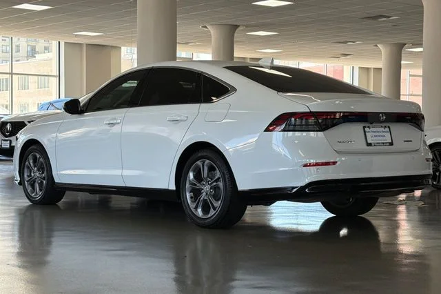 Certified Used 2023 Platinum White Pearl Honda EX-L image 10