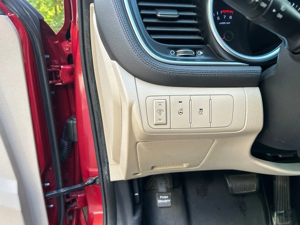 Used 2015 Red Kia EX image 24