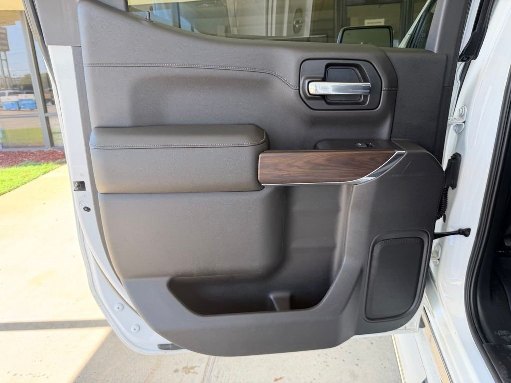 Used 2019 White GMC SLT image 29