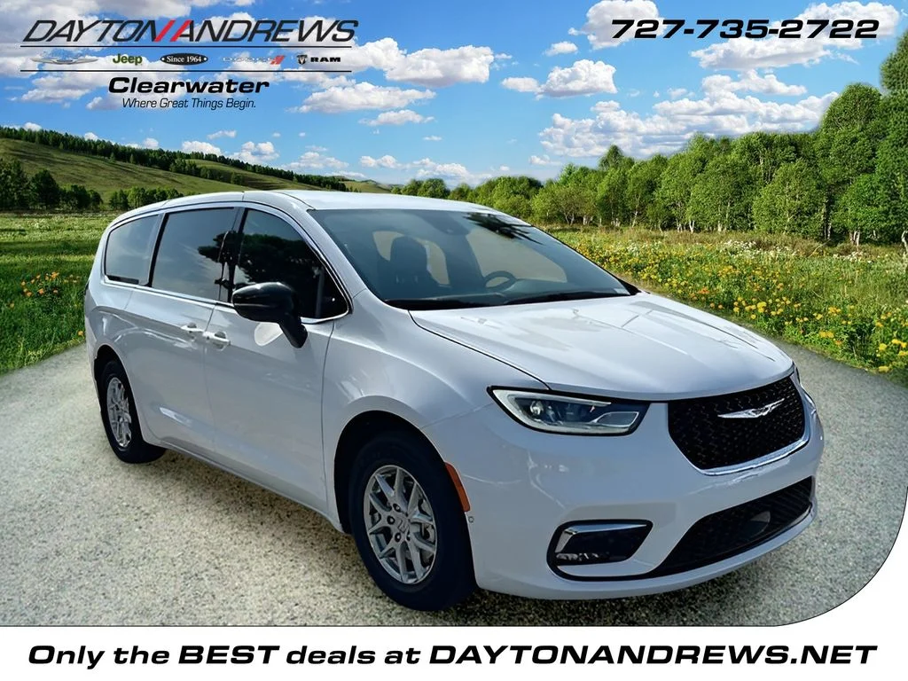 2026 Chrysler Pacifica Select's photo