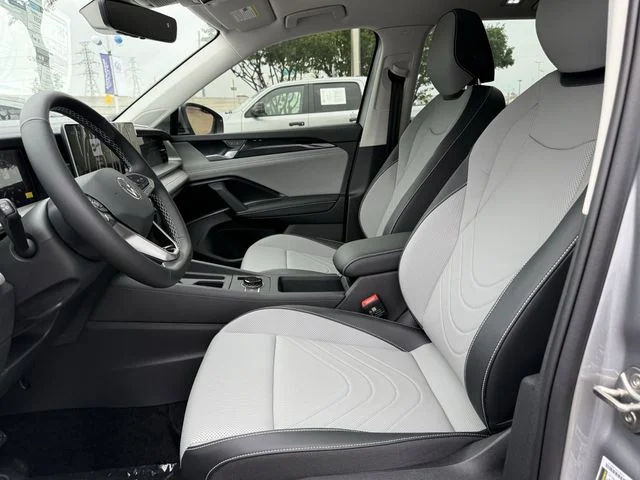 New 2026 Silver Volkswagen 2.0T SE image 18