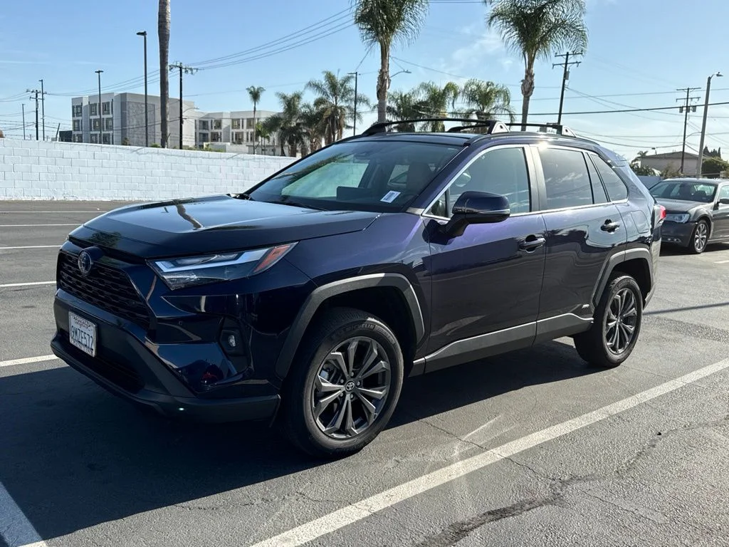 Certified Used 2024  Toyota XLE Premium image 3