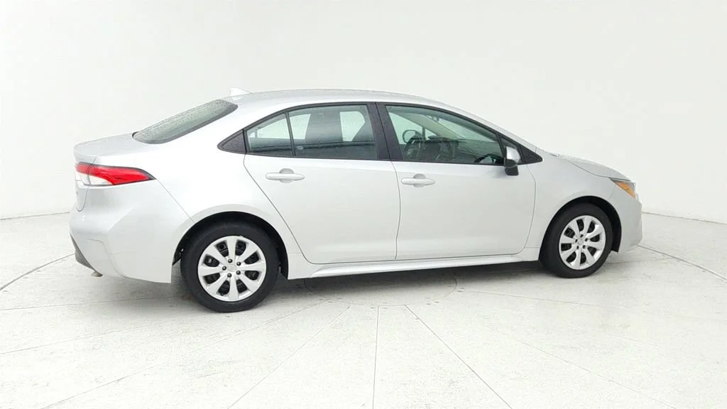 Used 2025  Toyota LE image 8