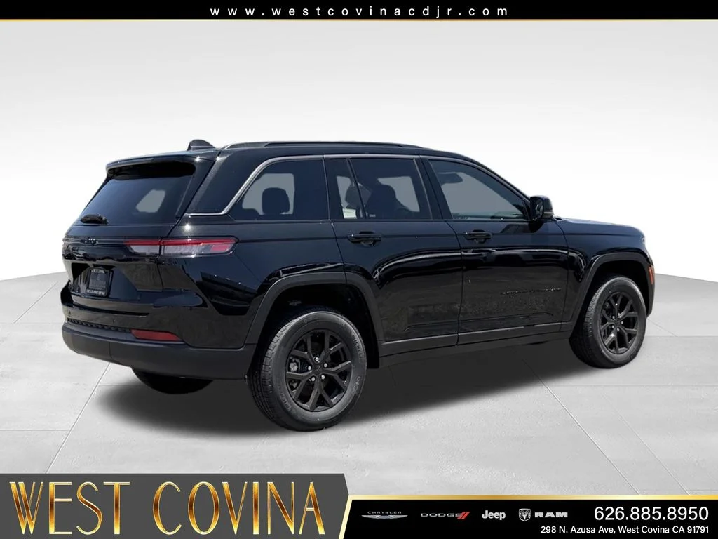 New 2026 Diamond Black Crystal Pearl-Coat Exterior Paint Jeep Altitude image 7