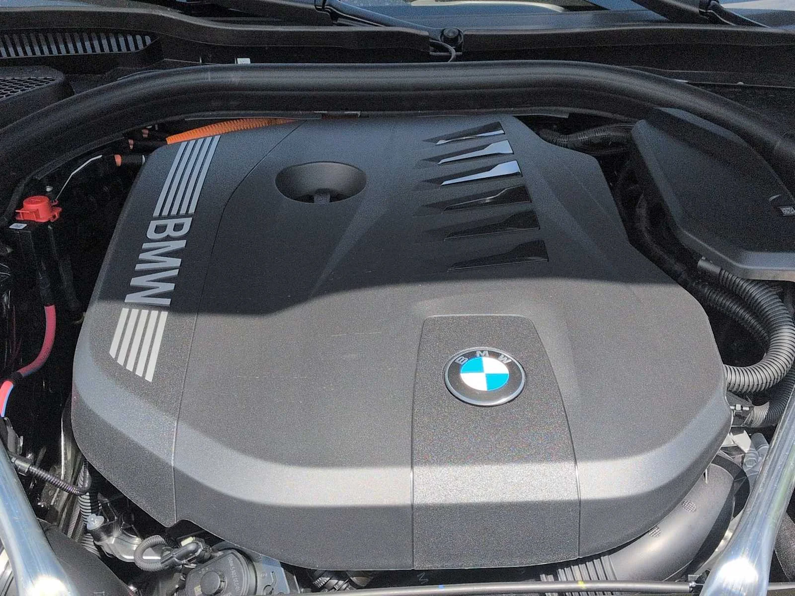 New 2027 Dark Graphite Metallic BMW 550e xDrive image 14
