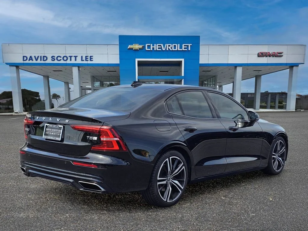 Used 2020 Black Stone Volvo R-Design image 8